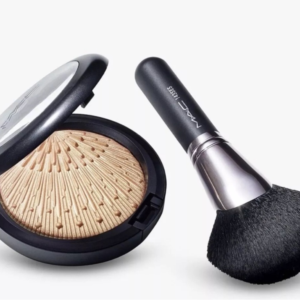 MAC firelit kit in gold